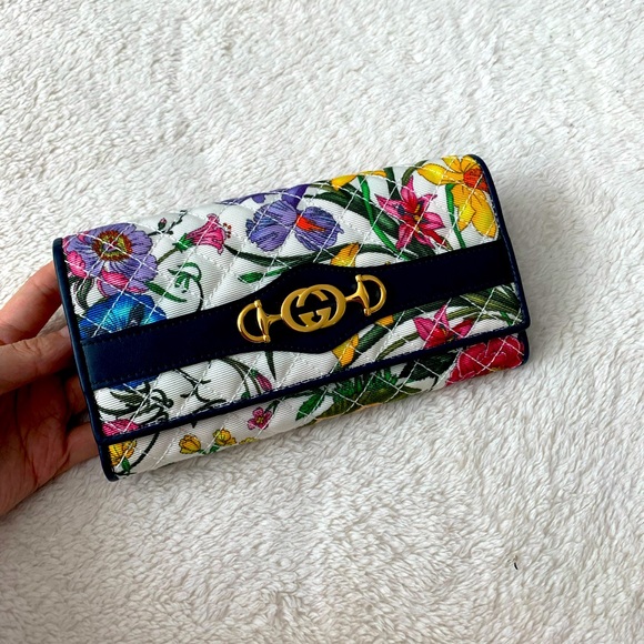 NWT Authentic Gucci Quilted Floral Clutch Wallet MultiColor - Picture 1 of 9